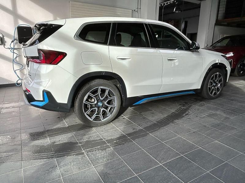 Gebraucht BMW iX1 xLine 230 kW (313 PS) 2023 Weiß SUV