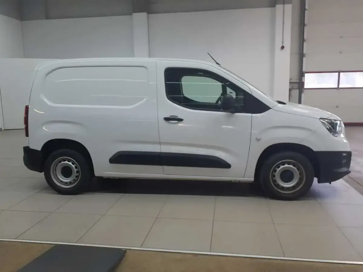 Gebraucht Opel Combo Selection 110 PS (80 kW) 2020 Jade weiß Van / Kleinbus