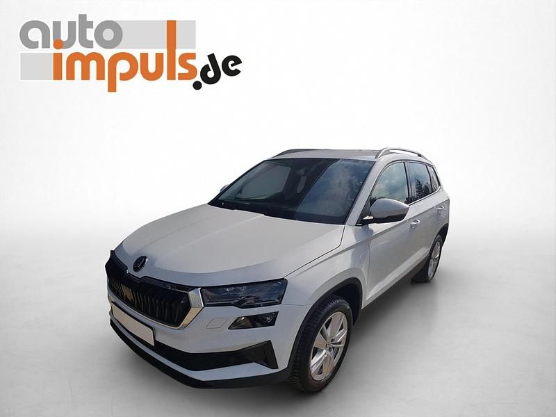 Moonwhite (2y2y) Gebraucht 2024 Skoda Karoq Selection SUV | 29.990 € (Guter Preis) - Bild 1/4