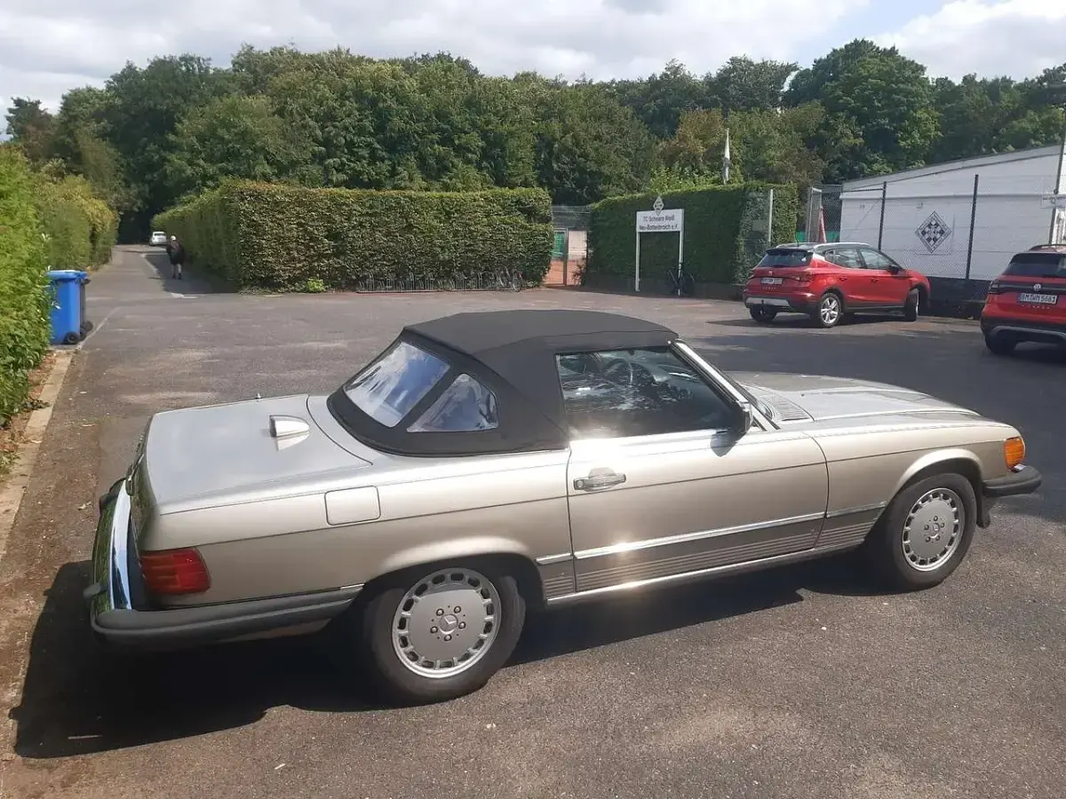 Gebraucht Mercedes 560 242 PS (177 kW) 1987 Gold Coupé