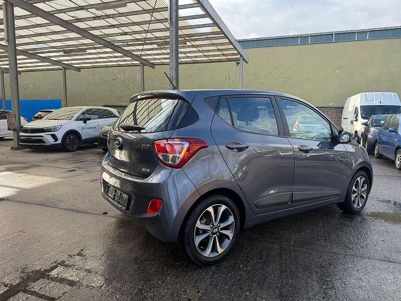 Gebraucht Hyundai i10 Style 87 PS (63 kW) 2014 Grau Kleinwagen