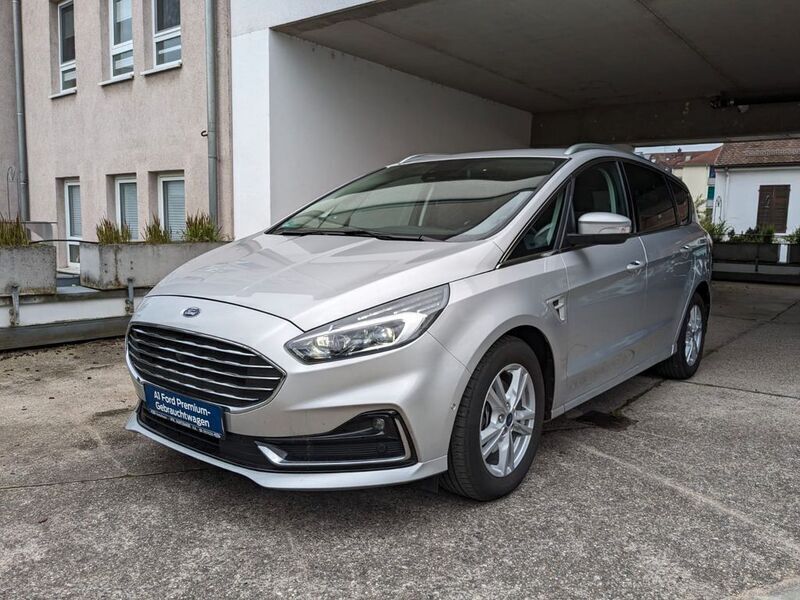 Polarsilber metallic (metallic) Gebraucht 2021 Ford S-MAX Titanium Van / Kleinbus | 33.490 € (Teuer) - Bild 1/4