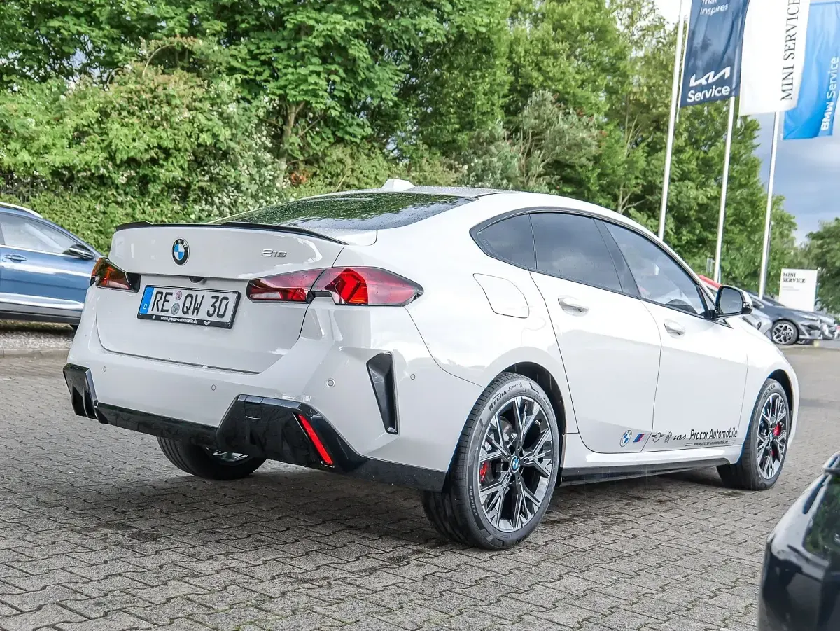 Gebraucht BMW 216 M Sport 122 PS (89 kW) 2026 Alpinweiss iii Coupé