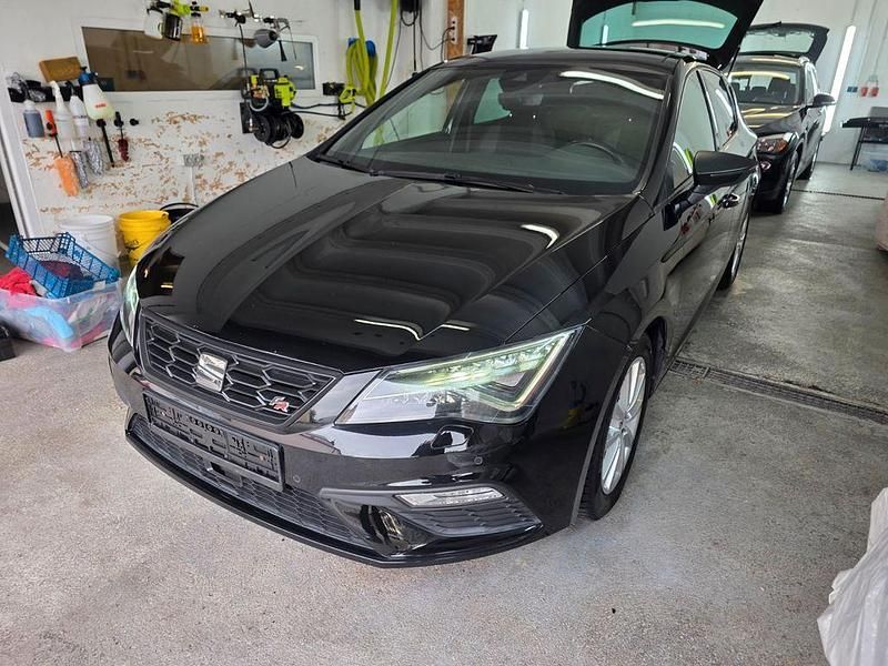 Schwarz Gebraucht 2020 Seat Leon XCELLENCE Limousine | 20.500 € (Fairer Preis) - Bild 1/4