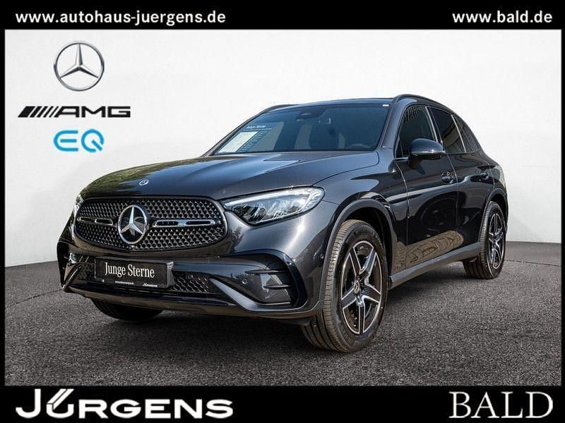 Grau graphitgrau metallic Gebraucht 2024 Mercedes GLC300 AMG SUV | 61.490 € (Guter Preis) - Bild 1/4