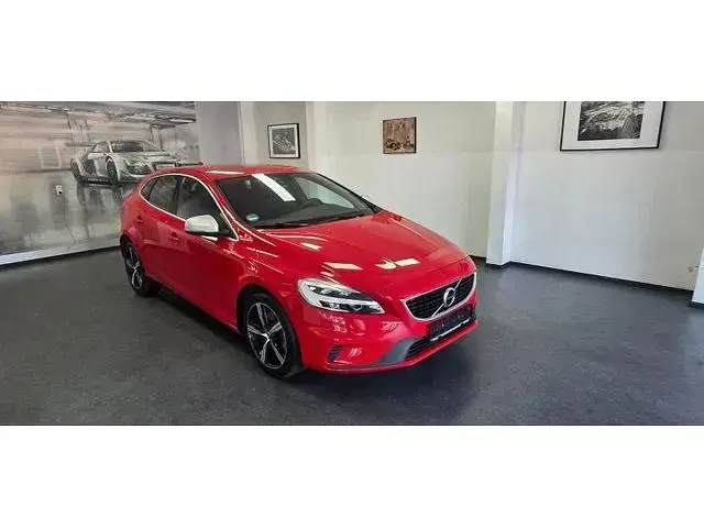 Gebraucht Volvo V40 R-Design 122 PS (89 kW) 2018 Rot Limousine