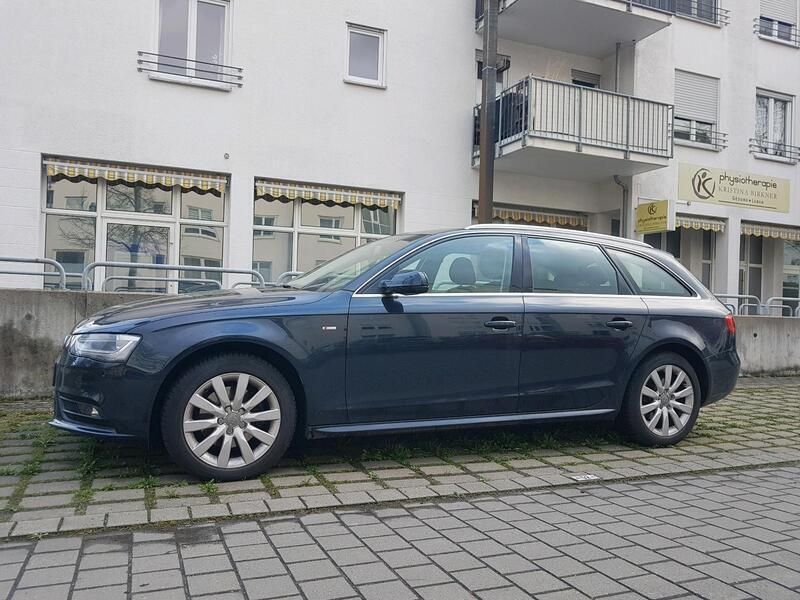 Blau Gebraucht 2011 Audi A4 S-Line Kombi | 11.000 € (Etwas zu teuer) - Bild 1/4