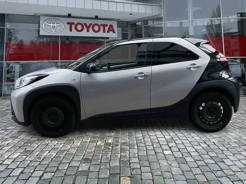 Gebraucht Toyota Aygo X Edition 72 PS (52 kW) 2025 Light purple silver / night SUV