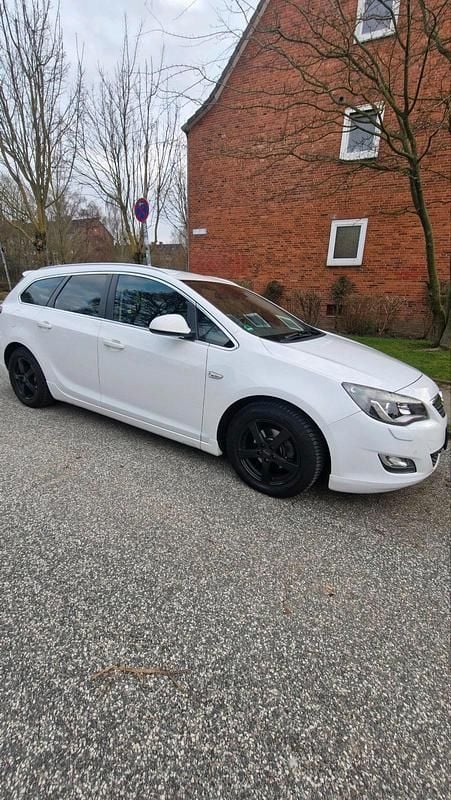 Gebraucht Opel Astra 140 PS (102 kW) 2011 Weiß Kombi