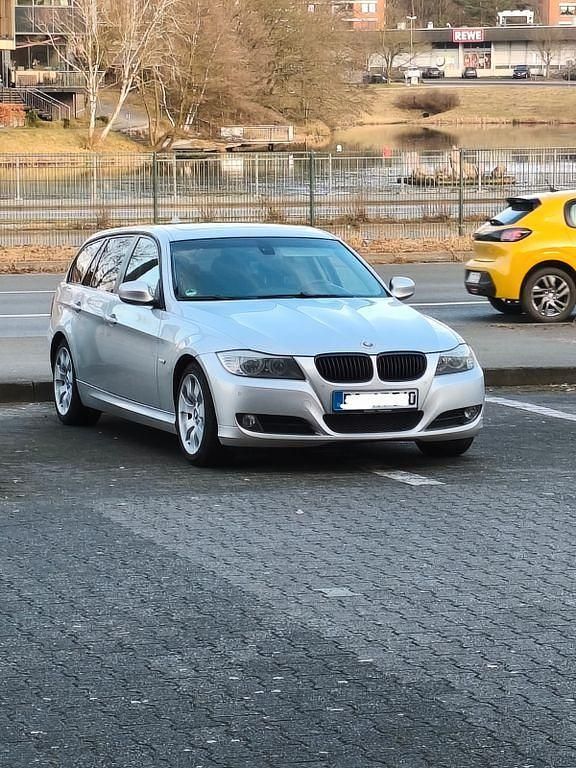 Silber Gebraucht 2009 BMW 320 Performance Kombi | 4.500 € (Guter Preis) - Bild 1/4