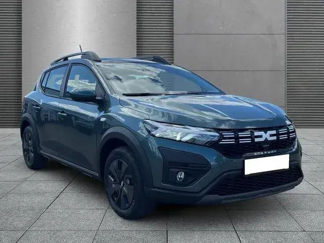 Zedergrün Neu 2025 Dacia Sandero Expression Kleinwagen | 21.290 € (Etwas zu teuer) - Bild 1/2
