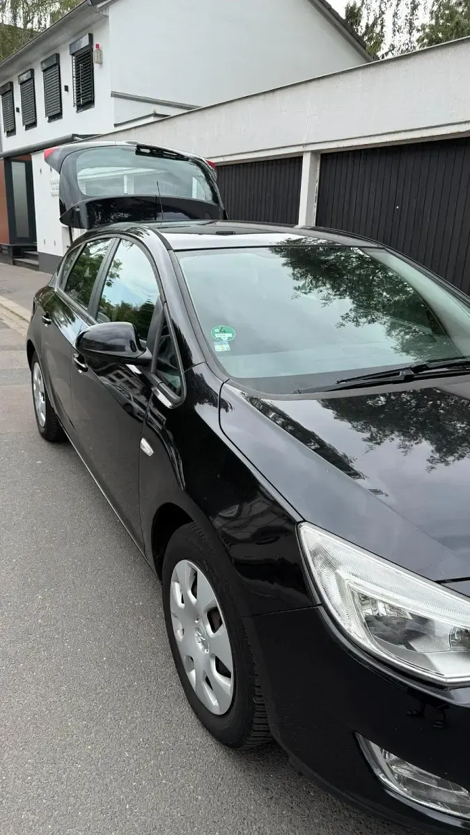 Gebraucht Opel Astra 140 PS (102 kW) 2010 Schwarz Kleinwagen