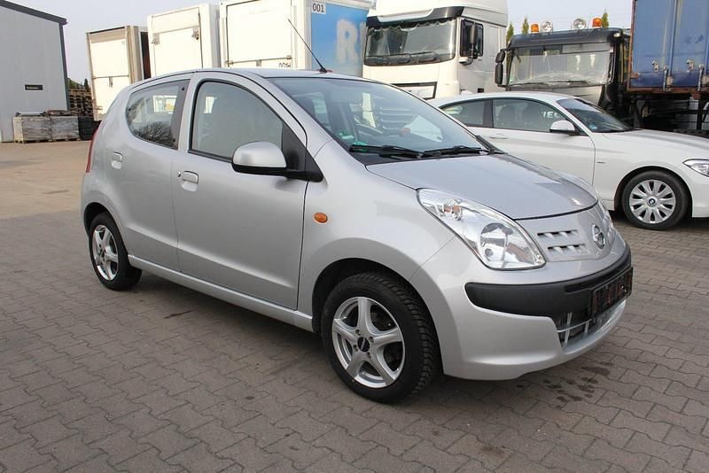 Gebraucht Nissan Pixo 68 PS (50 kW) 2011 Silber Kleinwagen