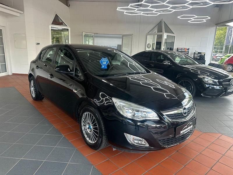Gebraucht Opel Astra Edition 116 PS (85 kW) 2010 Schwarz Limousine