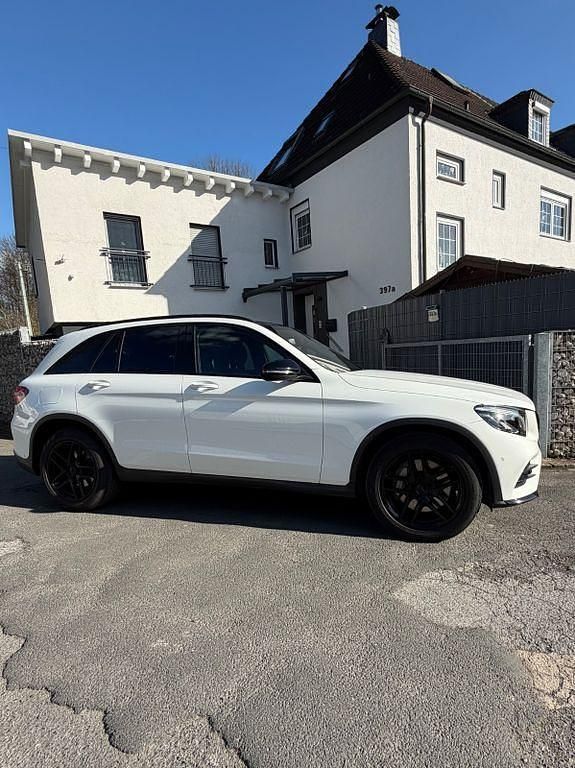 Gebraucht Mercedes GLC250 211 PS (155 kW) 2019 Weiß SUV