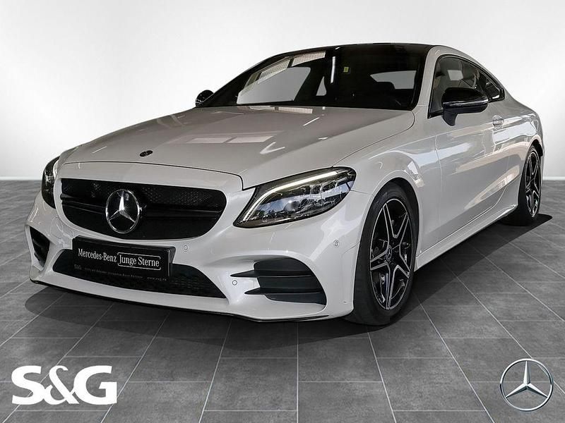 Manufaktur diamantweiß bright Gebraucht 2019 Mercedes C400 AMG Coupé | 40.890 € (Etwas zu teuer) - Bild 1/4
