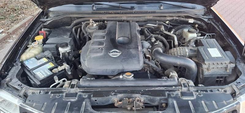 Gebraucht Nissan Navara 190 PS (139 kW) 2011 Schwarz Abholung