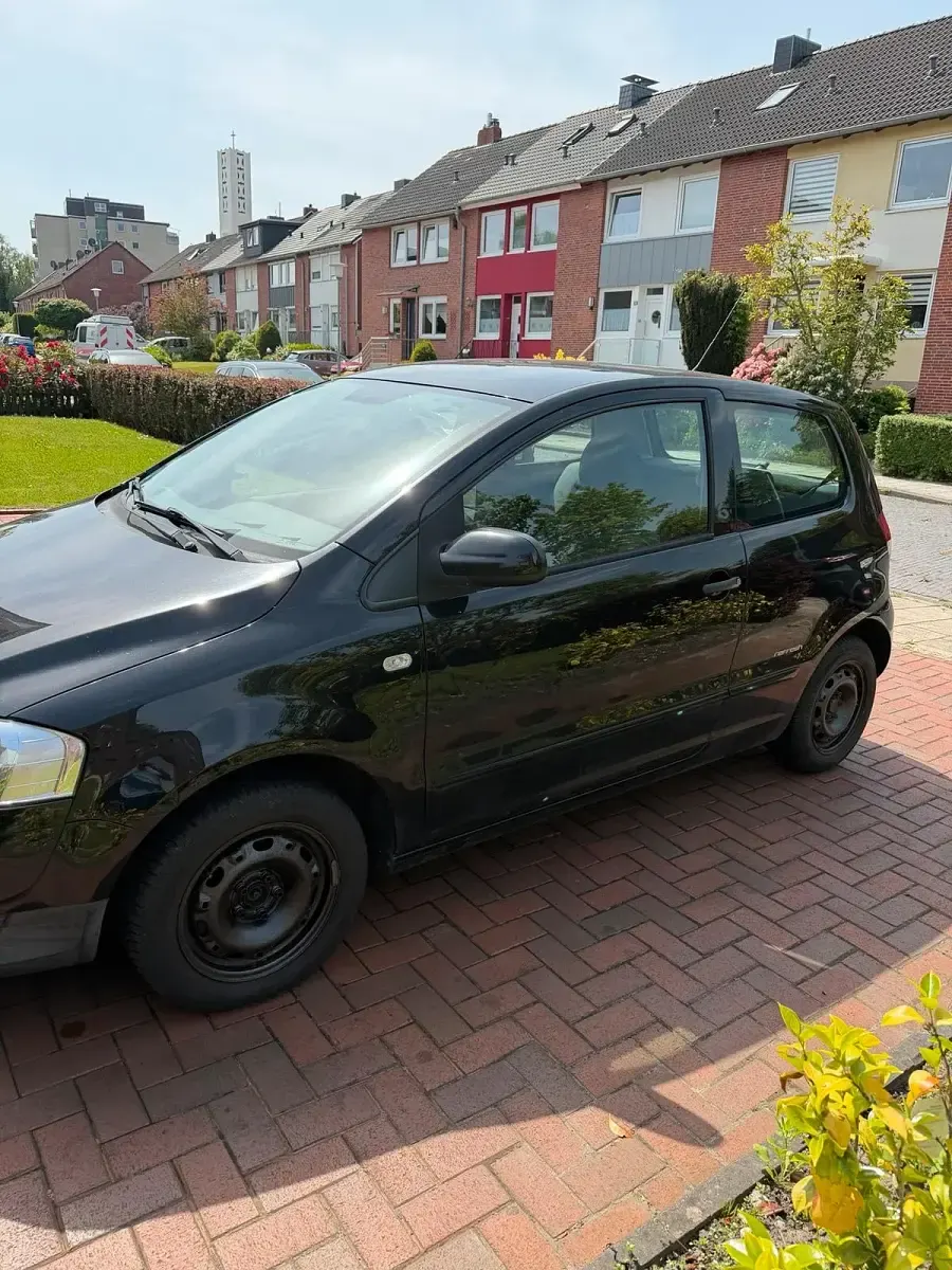 Gebraucht VW Fox 54 PS (39 kW) 2009 Schwarz Kleinwagen