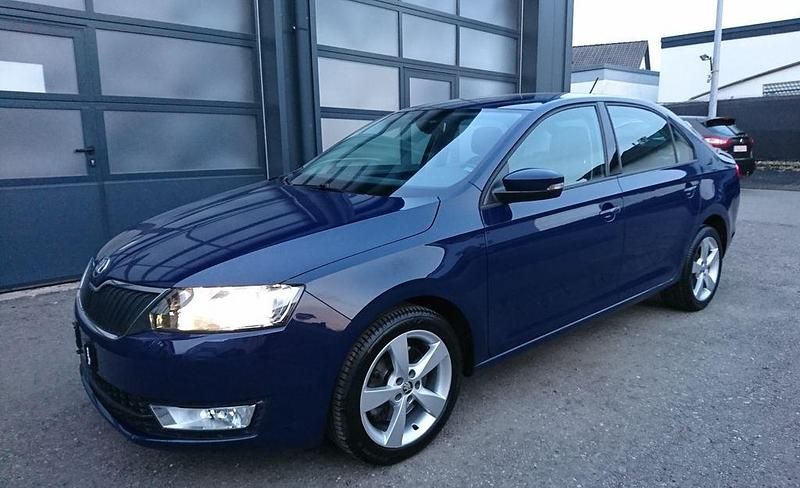 Gebraucht Skoda Rapid Style 125 PS (91 kW) 2015 Blau Kleinwagen