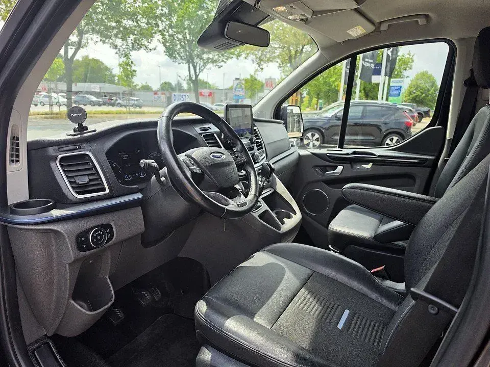 Gebraucht Ford Tourneo Active 150 PS (110 kW) 2021 Obsidianschwarz metallic Van / Kleinbus