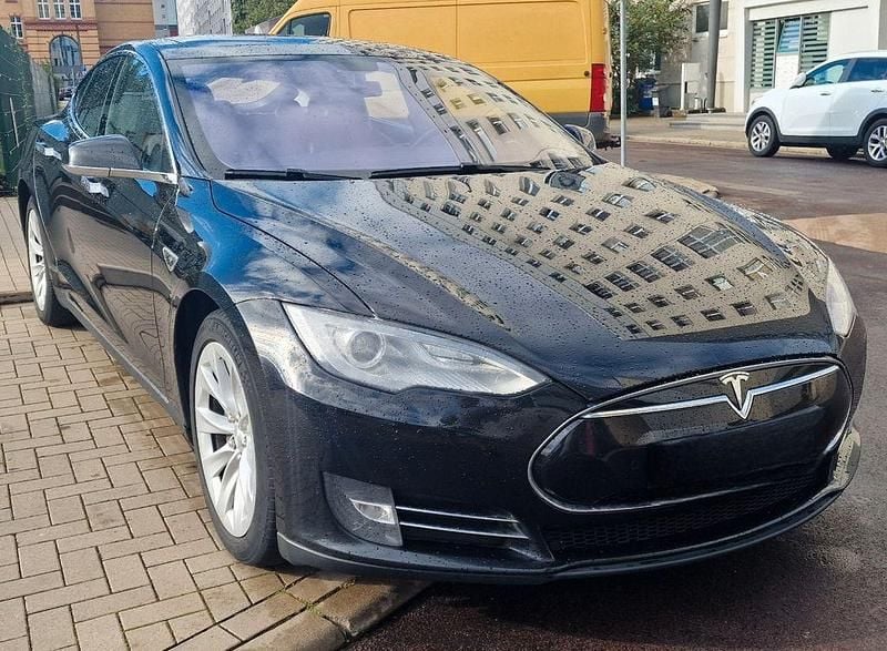 Schwarz Gebraucht 2014 Tesla Model S Limousine | 15.999 € (Superpreis) - Bild 1/4