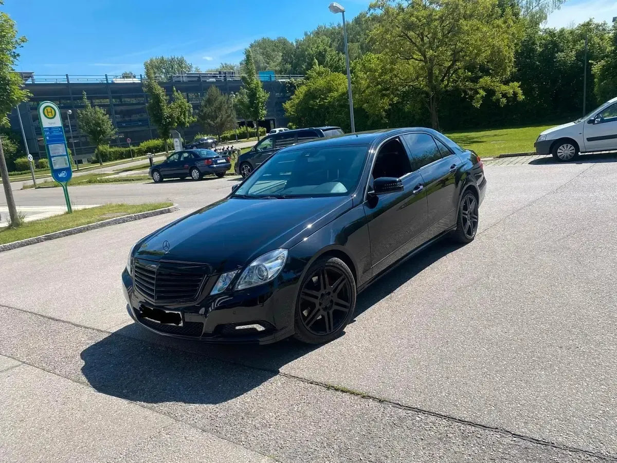 Gebraucht Mercedes E350 292 PS (214 kW) 2010 Schwarz Limousine