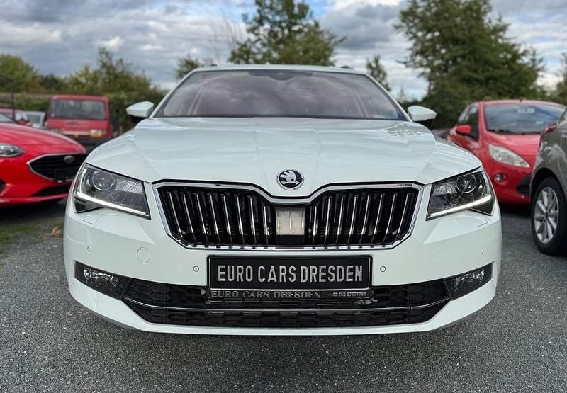 Gebraucht Skoda Superb LAURIN & KLEMENT 220 PS (161 kW) 2016 Weiß Kombi