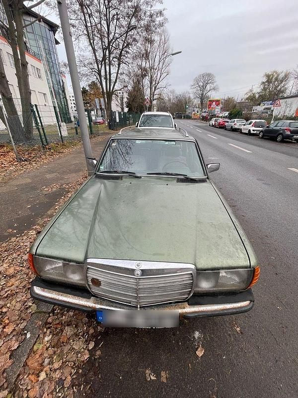 Gebraucht Mercedes 200 109 PS (80 kW) 1983 Grün Kombi