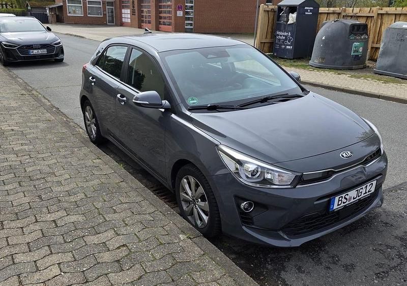 Gebraucht Kia Rio Vision 101 PS (74 kW) 2021 Grau Limousine