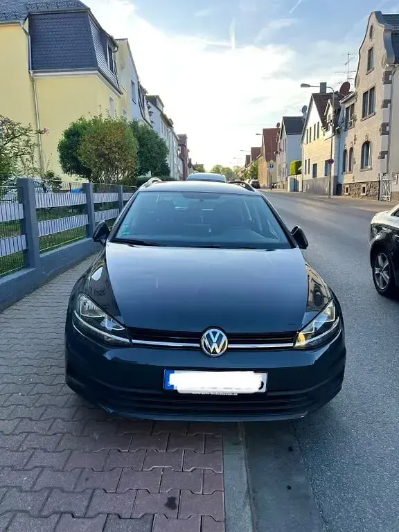 Second-hand VW Golf VII Trendline 116 CP (85 kW) 2018 Gri Break