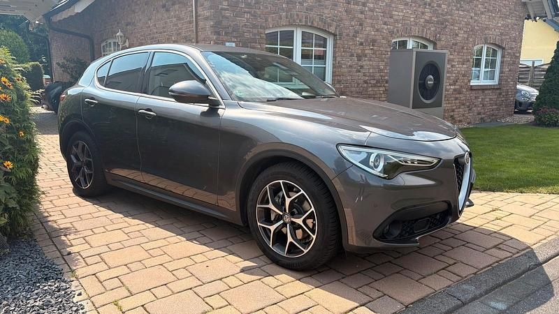 Gebraucht Alfa Romeo Stelvio 179 PS (131 kW) 2018 Grau SUV