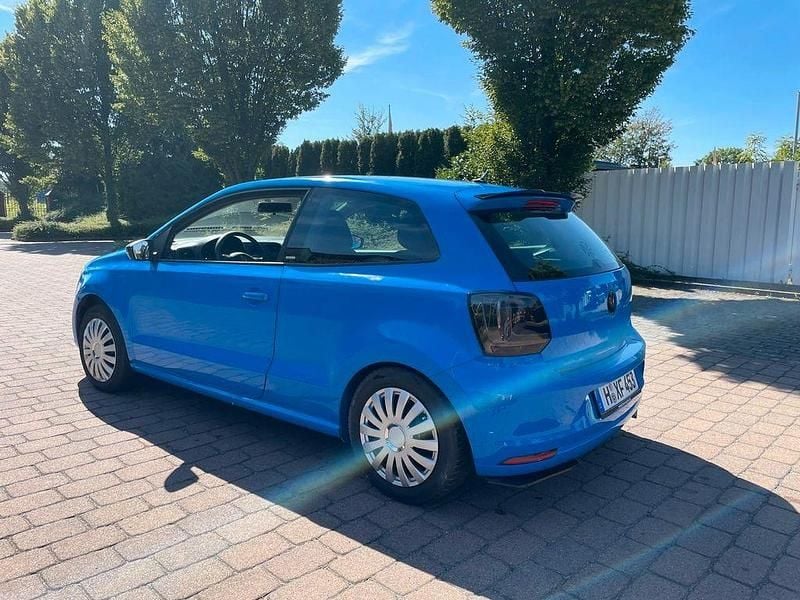 Gebraucht VW Polo Trendline 60 PS (44 kW) 2016 Blau Kleinwagen