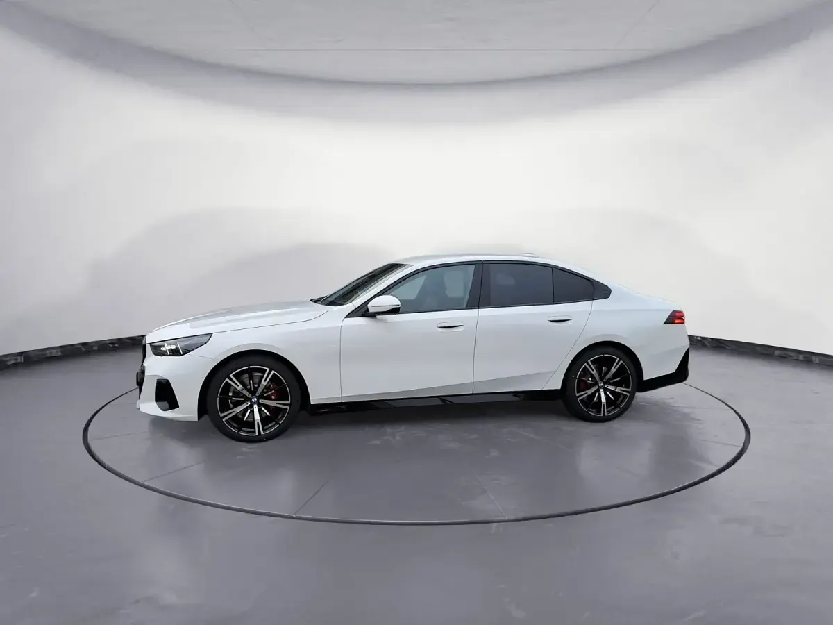 Neu BMW 520 M Sport 197 PS (144 kW) 2026 Weiß Limousine