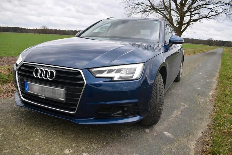 Gebraucht Audi A4 Comfort 150 PS (110 kW) 2016 Blau Kombi