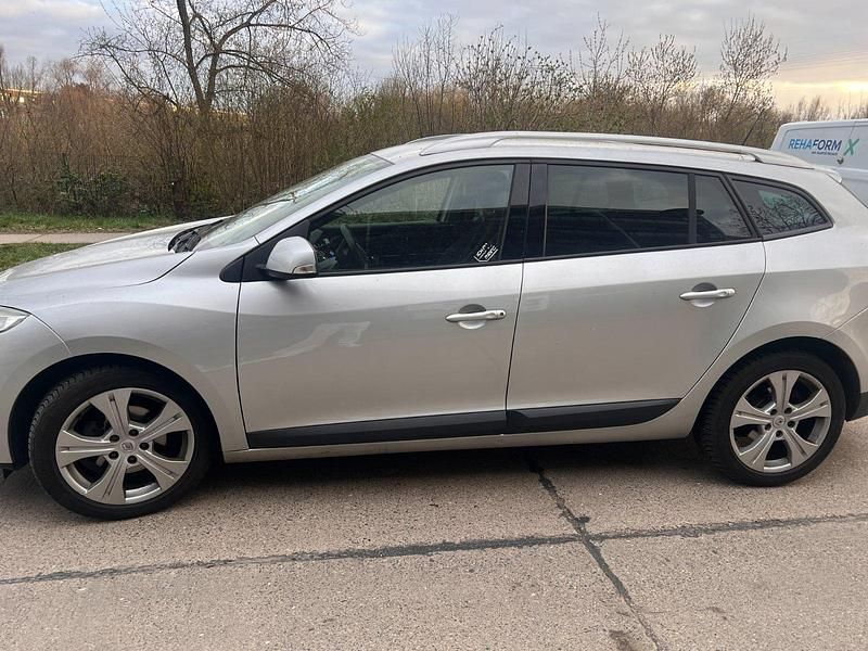 Gebraucht Renault Mégane 106 PS (77 kW) 2012 Grau Limousine