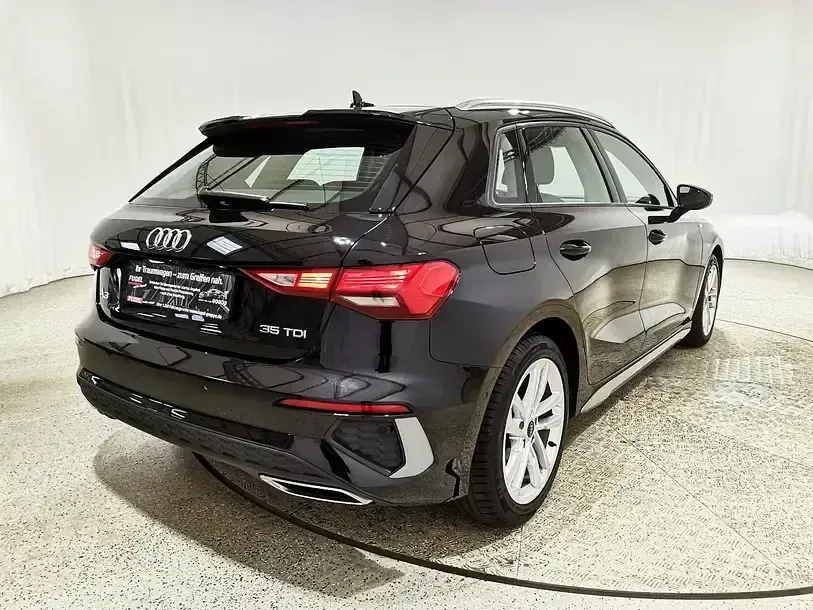Gebraucht Audi A3 S-Line 150 PS (110 kW) 2023 Mythosschwarz metallic Limousine