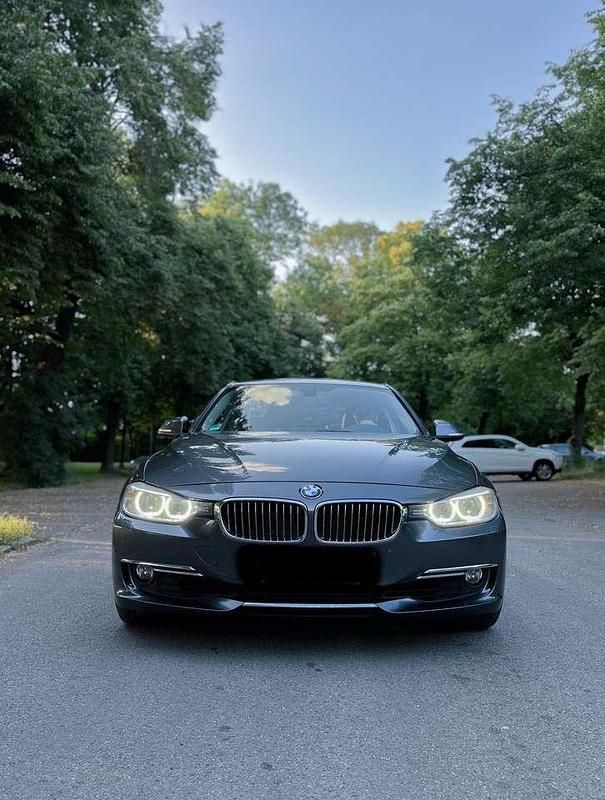Grau Gebraucht 2012 BMW 328 Luxury Line Limousine | 13.000 € (Superpreis) - Bild 1/4