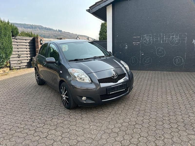 Gebraucht Toyota Yaris Sol 101 PS (74 kW) 2009 Grau Kleinwagen