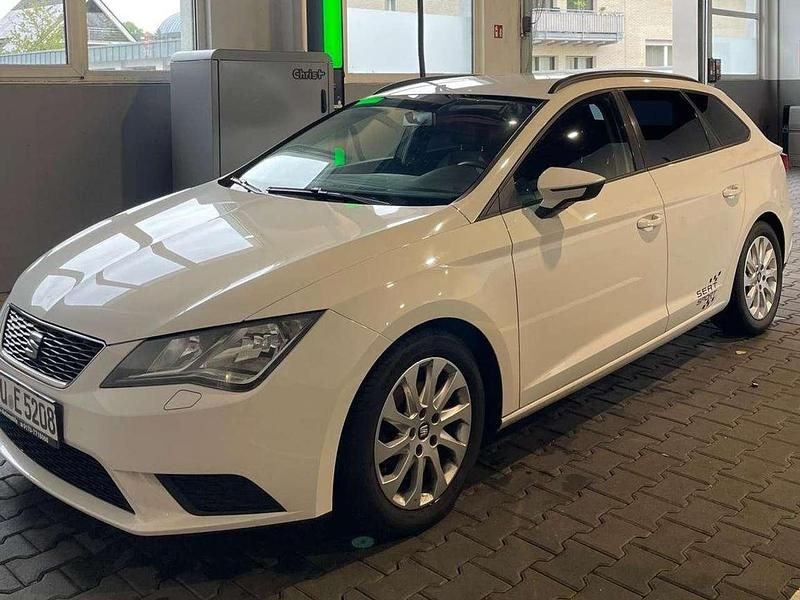 Weiß Gebraucht 2014 Seat Leon ST Kombi | 4.500 € (Fairer Preis) - Bild 1/4