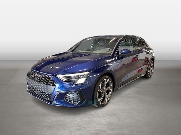 Blau Gebraucht 2022 Audi A3 Sportback S-Line Limousine | 23.375 € (Fairer Preis) - Bild 1/4