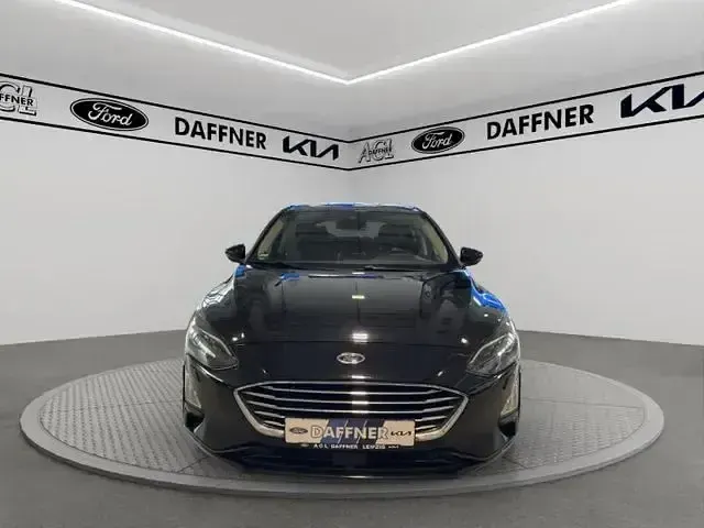 Używany Ford Focus Titanium 125 KM (91 kW) 2019 Czarny Sedan/Limuzyna