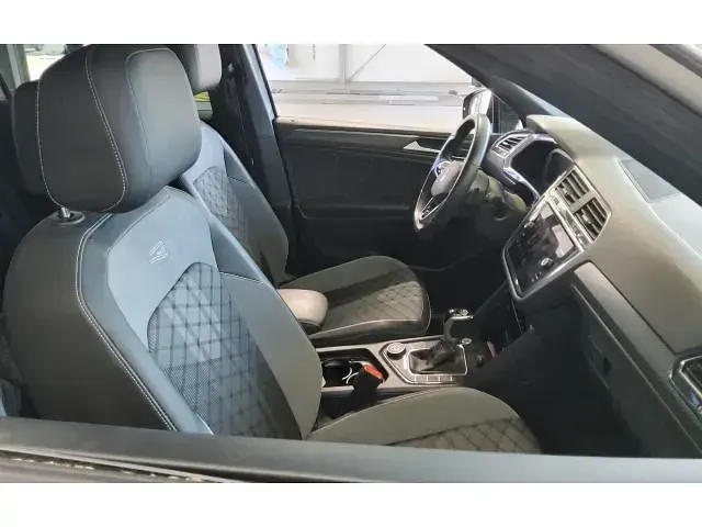 Gebraucht VW Tiguan Allspace Style 245 PS (180 kW) 2024 Grau SUV