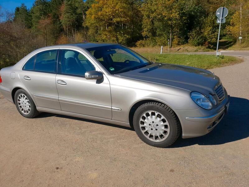 Beige Gebraucht 2004 Mercedes E200 Elegance Limousine | 7.500 € (Teuer) - Bild 1/4