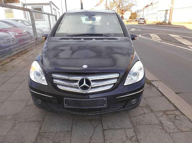 Kosmosschwarz metalliclack Gebraucht 2006 Mercedes B180 Van / Kleinbus | 1.800 € (Superpreis) - Bild 1/4
