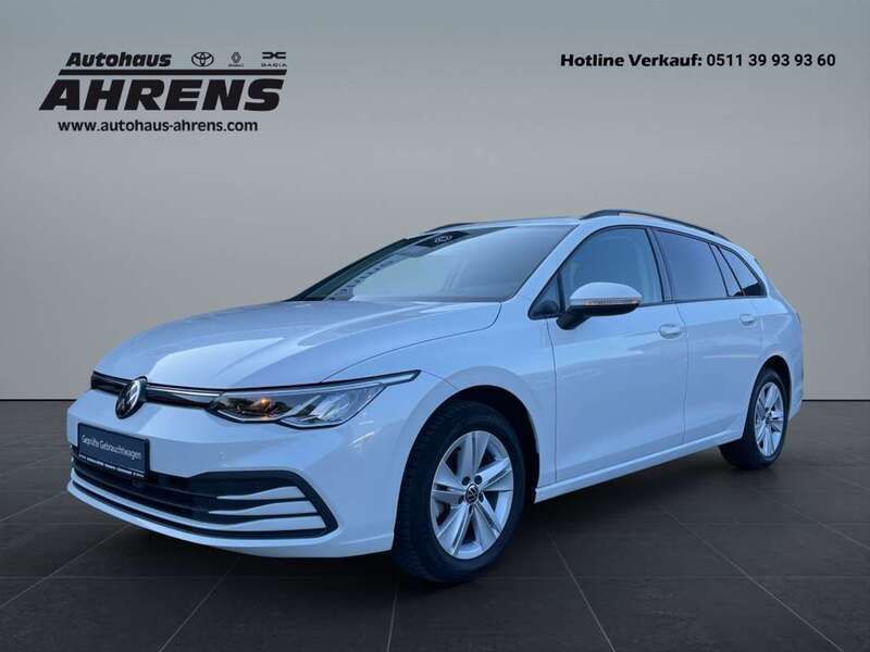 Oryxweiß perlmutteffekt Gebraucht 2022 VW Golf VIII Life Kombi | 23.790 € (Fairer Preis) - Bild 1/4