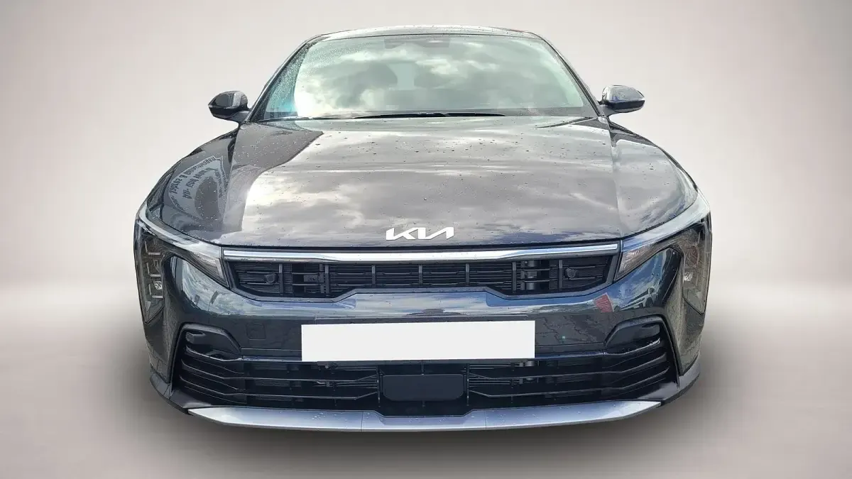 Neu Kia K4 150 PS (110 kW) 2026 Grau Limousine