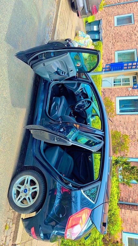 Gebraucht Ford Fiesta 125 PS (91 kW) 2014 Schwarz Kleinwagen