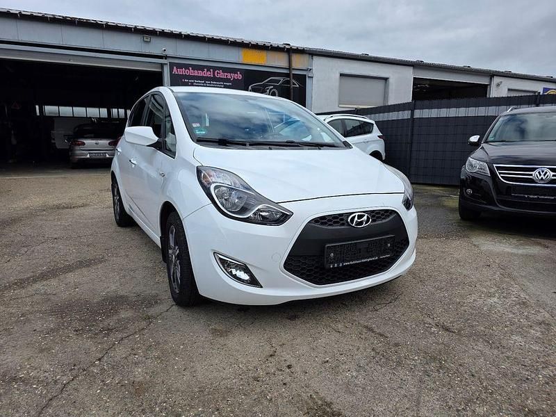 Weiß Gebraucht 2015 Hyundai ix20 Style Van / Kleinbus | 6.400 € (Fairer Preis) - Bild 1/4