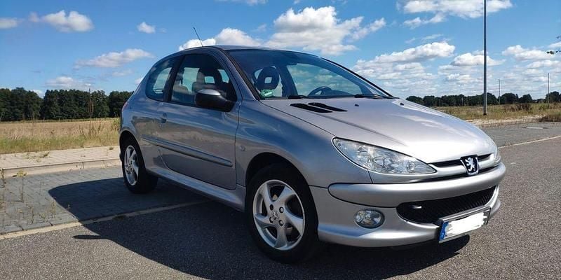 Silber Gebraucht 2003 Peugeot 206 Tendance Kleinwagen | 1.200 € (Fairer Preis) - Bild 1/4