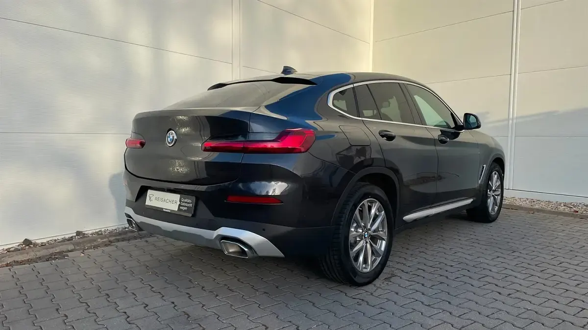 Gebraucht BMW X4 Efficient Dynamics 190 PS (139 kW) 2024 Sophistograu brillanteffekt SUV